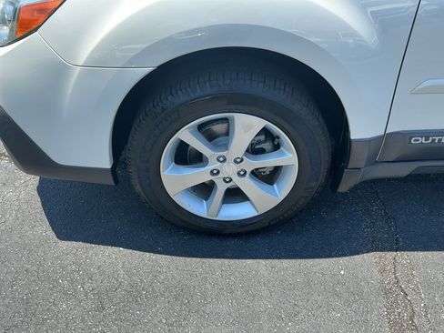 Used 2014 Subaru Outback 2.5i Limited w/ Moonroof Package AWD/4WD image 31