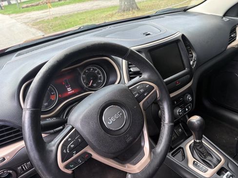 Used 2014 Jeep Cherokee Limited image 18