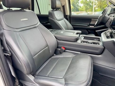 Used 2025 Ford Expedition Max Platinum AWD/4WD image 9