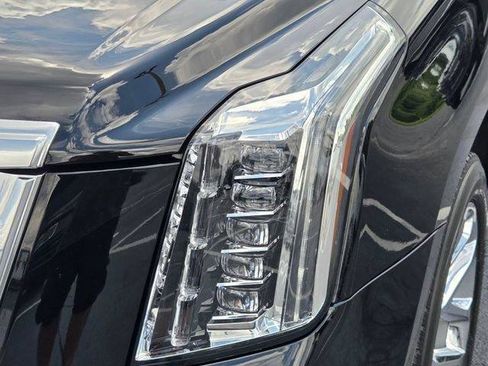 Used 2020 Cadillac Escalade ESV Premium Luxury AWD/4WD image 10