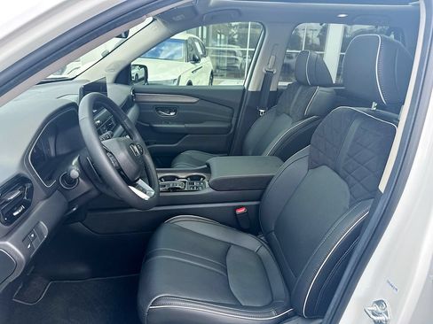 Used 2026 Honda Pilot Elite image 8