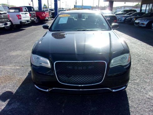 Used 2021 Chrysler 300 Touring L image 3