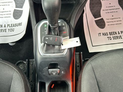 Used 2018 Jeep Renegade Latitude image 16