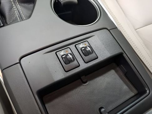 Used 2015 Toyota Camry XLE w/ Moonroof Package FWD image 12