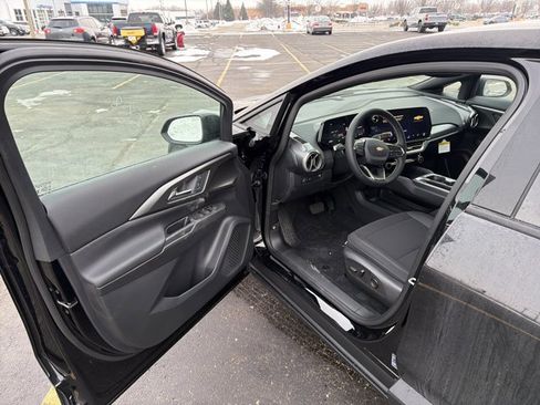 New 2026 Chevrolet Equinox EV LT image 9