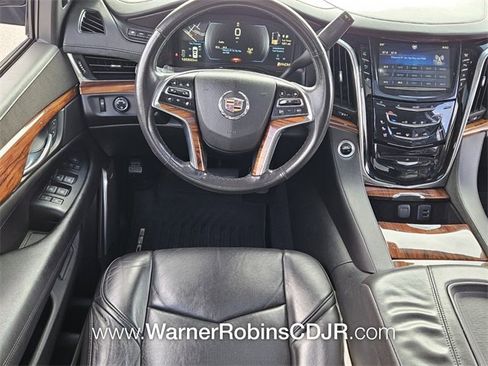 Used 2015 Cadillac Escalade Luxury image 7