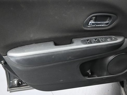 Used 2016 Honda HR-V LX image 10