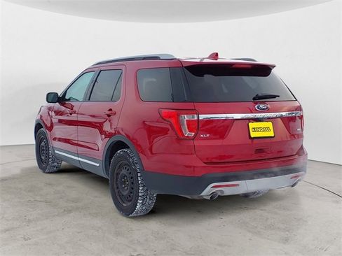 Used 2017 Ford Explorer XLT w/ Equipment Group 202A image 3