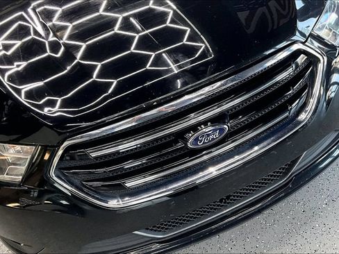 Used 2018 Ford Taurus Limited FWD image 31