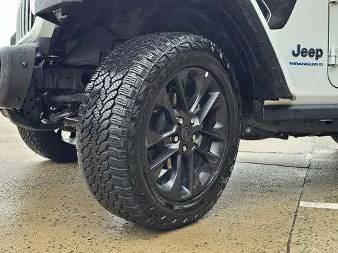 Used 2025 Jeep Wrangler Unlimited Sahara image 13