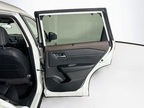 Used 2023 Nissan Rogue SV w/ SV Premium B Package FWD image 30