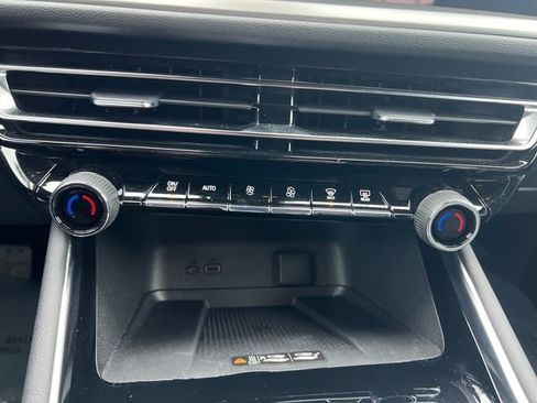 New 2025 Chevrolet Traverse LT w/ Driver Confidence Package image 15