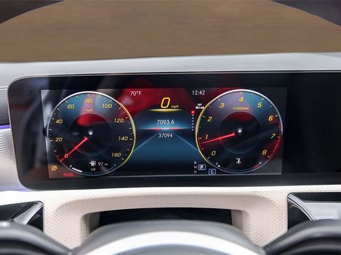 Used 2022 Mercedes-Benz CLA 250 image 11