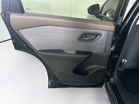 Used 2023 Nissan Rogue S FWD image 25