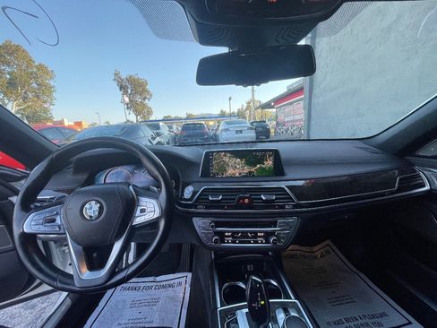 Used 2016 BMW 740i image 10