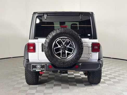 Used 2025 Jeep Wrangler Unlimited Rubicon AWD/4WD image 4