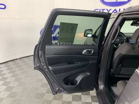 Used 2021 Jeep Grand Cherokee Laredo AWD/4WD image 31