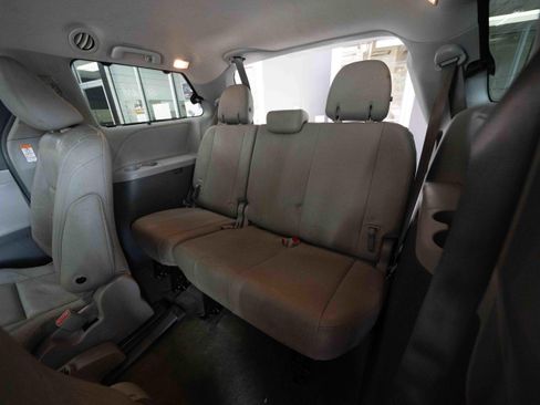 Used 2017 Toyota Sienna XLE Premium FWD image 25