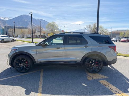Used 2020 Ford Explorer ST w/ ST Street Pack image 5