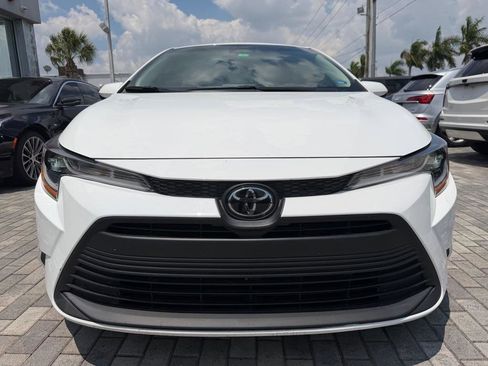 Used 2023 Toyota Corolla LE FWD image 2