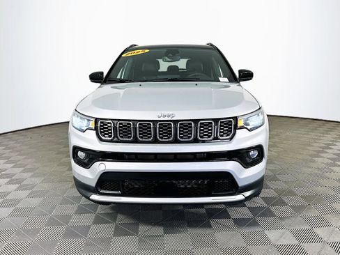 Used 2025 Jeep Compass Limited AWD/4WD image 4