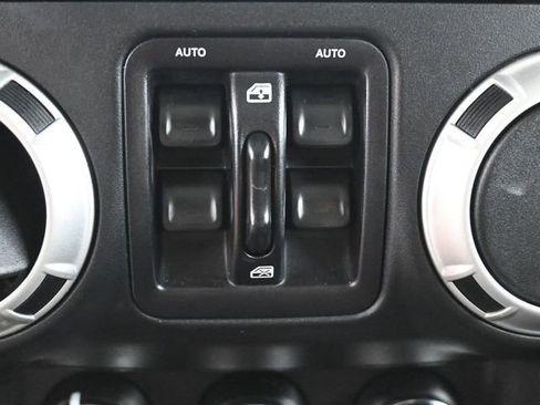 Used 2016 Jeep Wrangler Unlimited Sahara w/ Connectivity Group AWD/4WD image 20