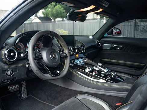 Used 2019 Mercedes-Benz AMG GT R image 34