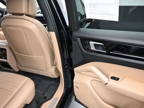 Used 2020 Porsche Cayenne AWD/4WD image 22