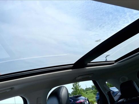 Used 2018 Ford Edge Titanium w/ Equipment Group 301A AWD/4WD image 8