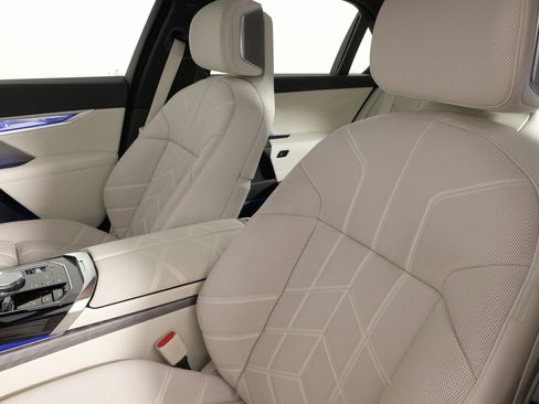 Used 2023 BMW 760i xDrive image 20