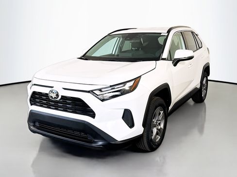Used 2022 Toyota RAV4 XLE FWD image 4