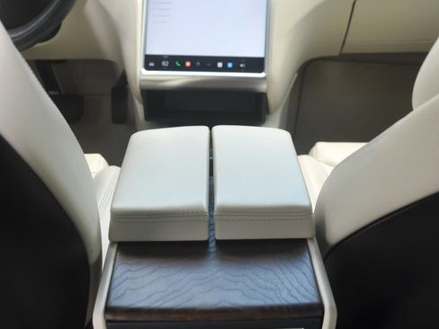 Used 2017 Tesla Model S 75 RWD image 39
