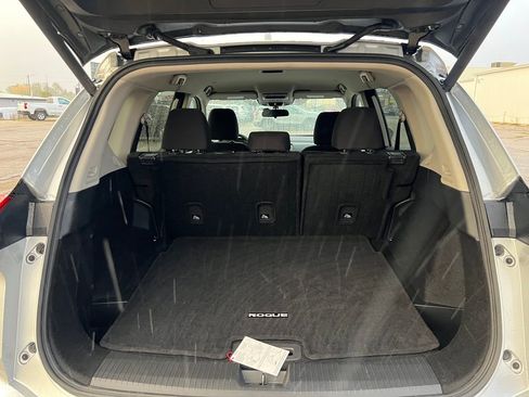 Used 2024 Nissan Rogue SV image 16