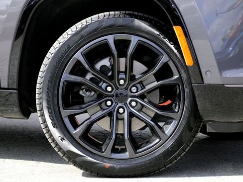 New 2026 Jeep Grand Wagoneer Summit image 2