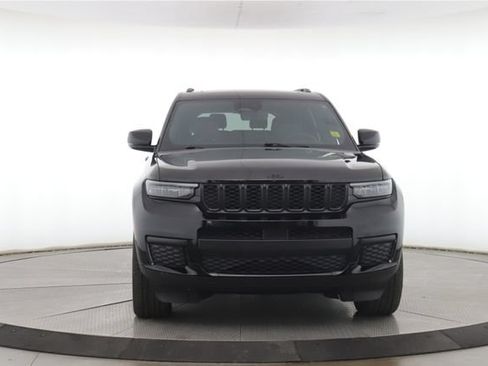 Used 2025 Jeep Grand Cherokee L Altitude AWD/4WD image 12