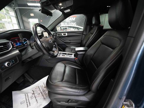 Used 2020 Ford Explorer XLT w/ Equipment Group 202A AWD/4WD image 9