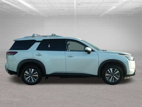 Used 2025 Nissan Pathfinder SL AWD/4WD image 10