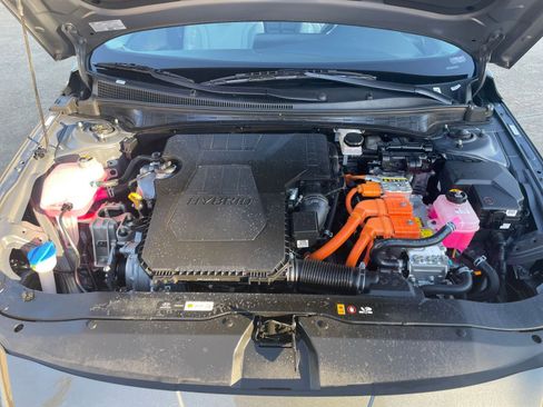 Used 2025 Hyundai Elantra Limited image 33