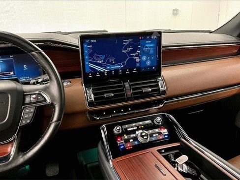 Used 2023 Lincoln Navigator Reserve image 6