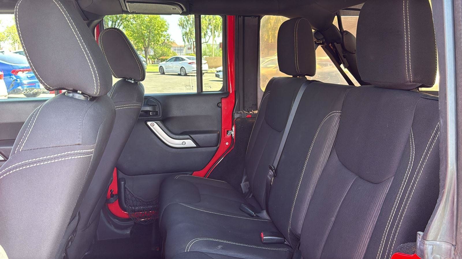 Used 2015 Jeep Wrangler Unlimited Rubicon w/ Max Tow Package AWD/4WD image 22