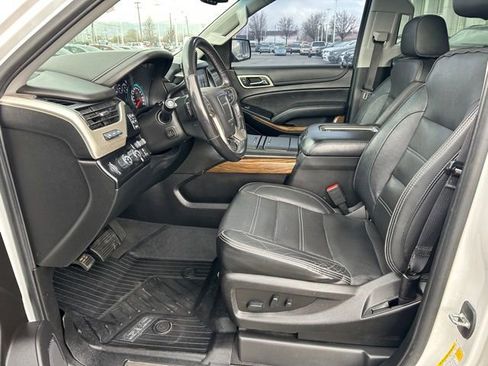 Used 2020 GMC Yukon XL Denali w/ Denali Premium Package image 25