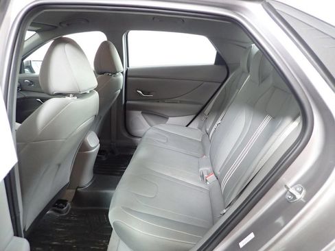 Used 2023 Hyundai Elantra SEL w/ Convenience Package FWD image 32
