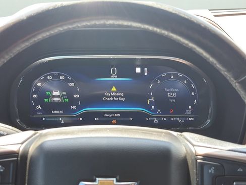Used 2023 Chevrolet Suburban High Country RWD image 11