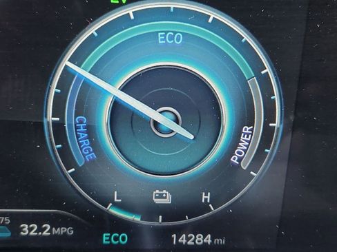 Used 2025 Hyundai Elantra Limited image 28