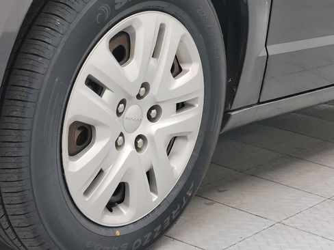 Used 2018 Dodge Grand Caravan SE FWD image 31