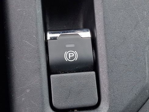 Certified 2025 Subaru Forester Premium image 24