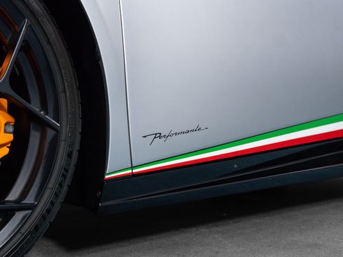 Used 2018 Lamborghini Huracan Performante AWD/4WD image 34