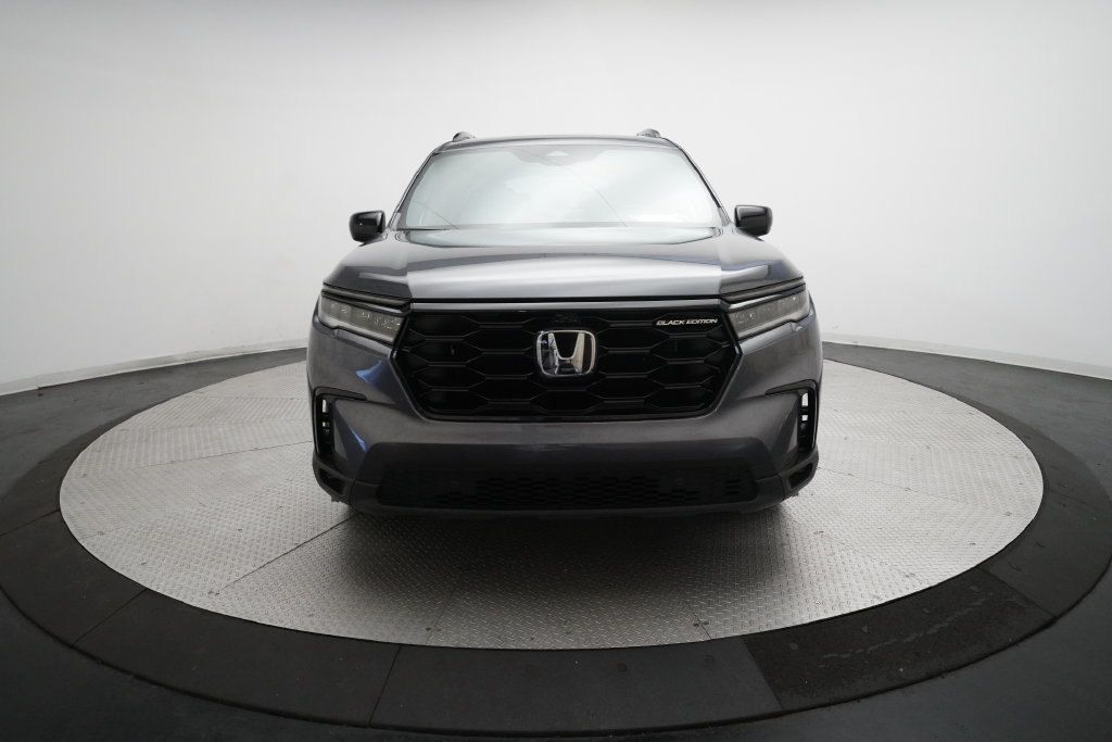 Used 2025 Honda Pilot Black Edition image 11