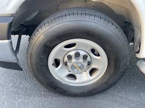 Used 2024 Chevrolet Express 2500 w/ Driver Convenience Package image 13