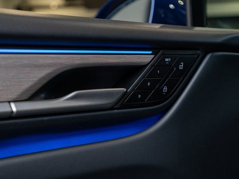 New 2024 Porsche Macan 4 Electric image 18